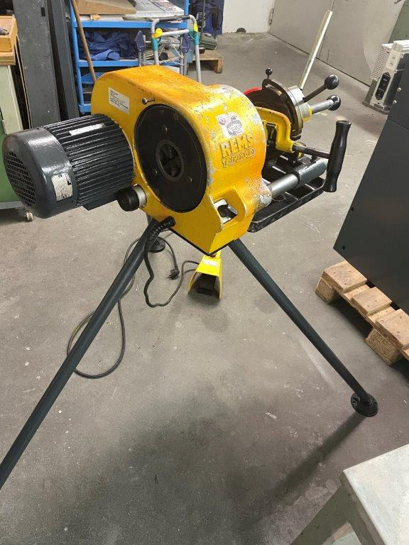 Threading machine Rems Tornado type 2010 220V, 50Hz - Mesin pengerjaan logam: gambar 1 Threading machine Rems Tornado type 2010 220V, 50Hz - Mesin pengerjaan logam: gambar 1