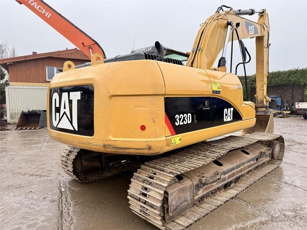 CAT 323DL - Ekskavator perayap: gambar 4 CAT 323DL - Ekskavator perayap: gambar 4