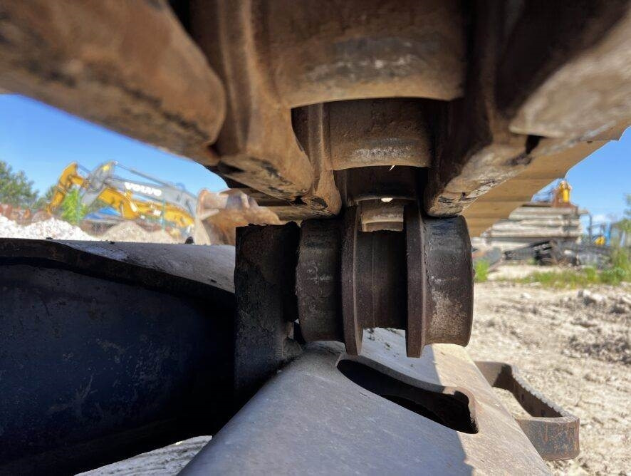 Ekskavator perayap CAT 329DLN: gambar 12