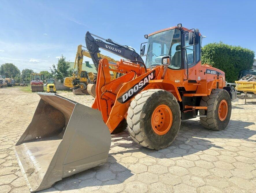 Doosan DL250 - Wheel loader: gambar 5 Doosan DL250 - Wheel loader: gambar 5