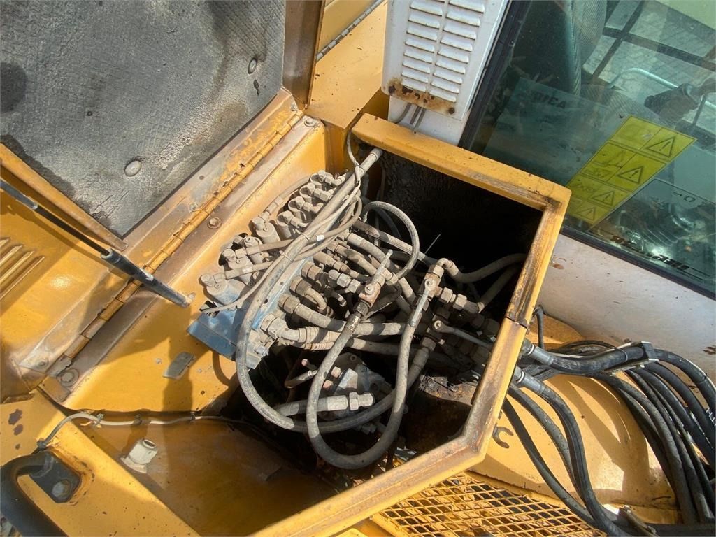 Ekskavator roda Liebherr A310B: gambar 14 Ekskavator roda Liebherr A310B: gambar 14