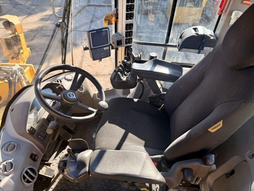 Volvo L110H - Wheel loader: gambar 4 Volvo L110H - Wheel loader: gambar 4