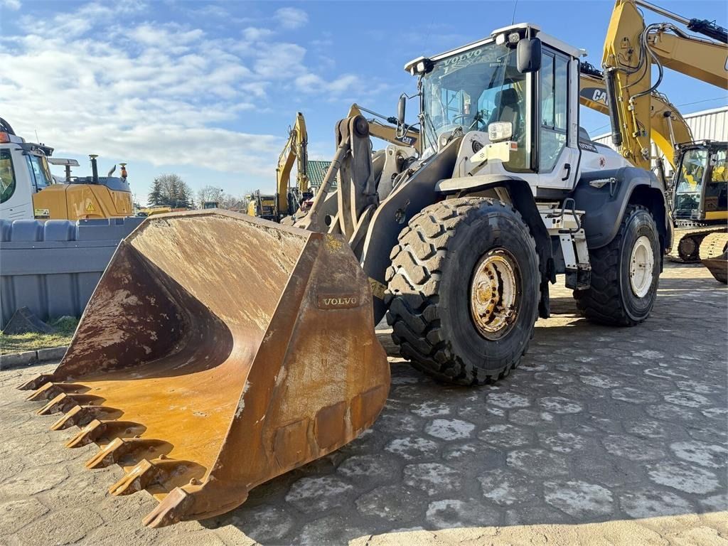Volvo L120H - Wheel loader: gambar 2 Volvo L120H - Wheel loader: gambar 2