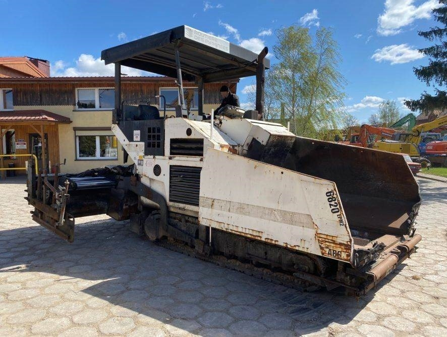 Volvo TITAN 6820 - Paver aspal: gambar 1 Volvo TITAN 6820 - Paver aspal: gambar 1