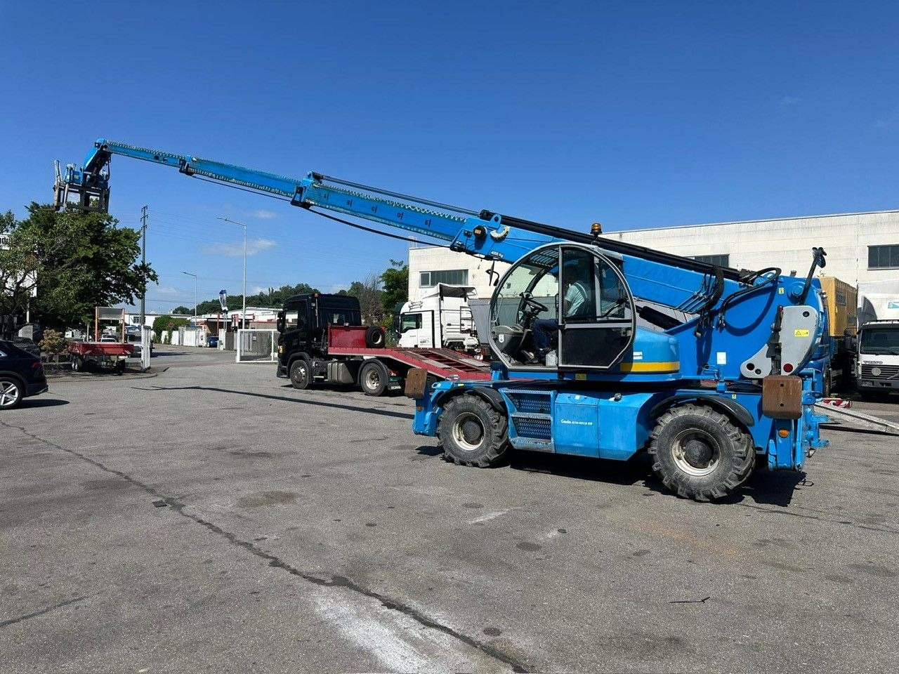 Genie Terex GTH 4018 SR/4x4/ ROTO - Platform udara yang dipasang di truk: gambar 1 Genie Terex GTH 4018 SR/4x4/ ROTO - Platform udara yang dipasang di truk: gambar 1