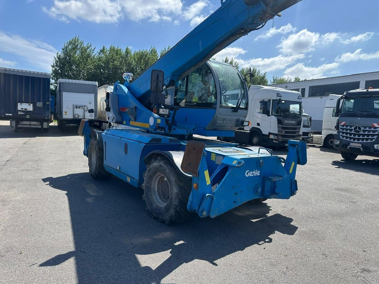 Genie Terex GTH 4018 SR/4x4/ ROTO - Platform udara yang dipasang di truk: gambar 4 Genie Terex GTH 4018 SR/4x4/ ROTO - Platform udara yang dipasang di truk: gambar 4