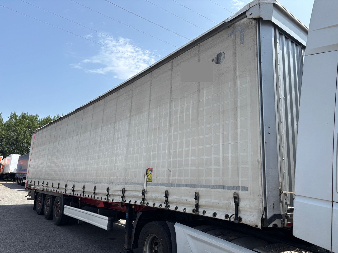 Kässbohrer Maxima XS Standard/Luft/Scheiben - Semi-trailer dengan terpal samping: gambar 1 Kässbohrer Maxima XS Standard/Luft/Scheiben - Semi-trailer dengan terpal samping: gambar 1