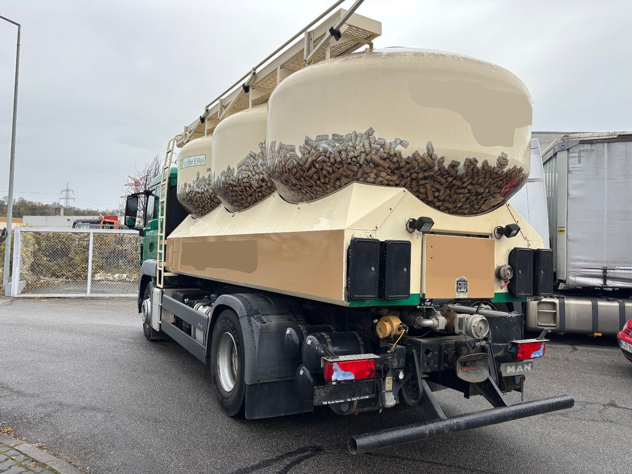 MAN TGS 18.440 Silo/Waage/Kompressor/40m Schlauch - Truk tangki: gambar 4 MAN TGS 18.440 Silo/Waage/Kompressor/40m Schlauch - Truk tangki: gambar 4