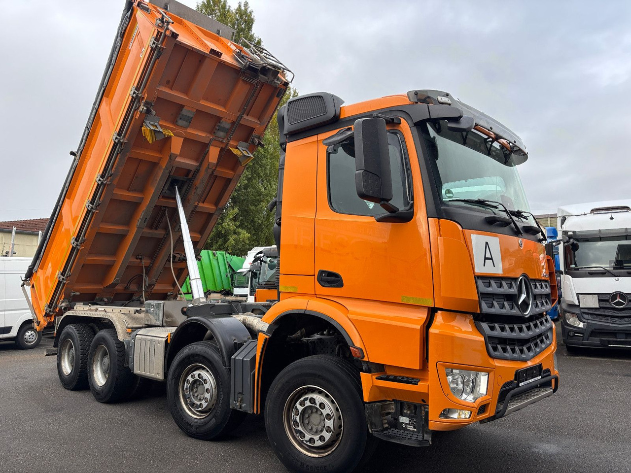 Mercedes-Benz Arocs 3248 8x4 MP5 Bordmatik/Klima/Plane - Truk jungkit: gambar 4 Mercedes-Benz Arocs 3248 8x4 MP5 Bordmatik/Klima/Plane - Truk jungkit: gambar 4