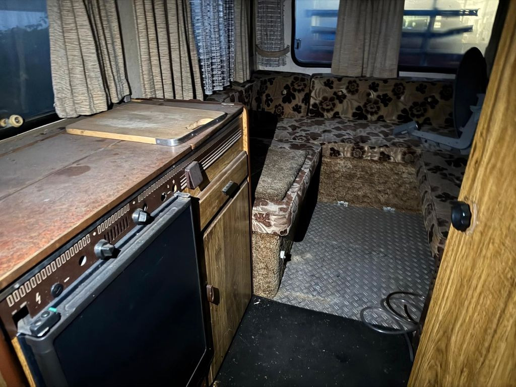 Mobil rumah terintegrasi Mercedes-Benz Hymermobil 601 D 28: gambar 10