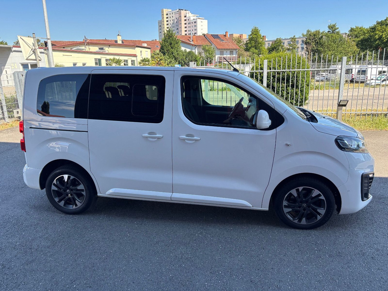 Opel Zafira Life Edition S - Van penumpang: gambar 4 Opel Zafira Life Edition S - Van penumpang: gambar 4
