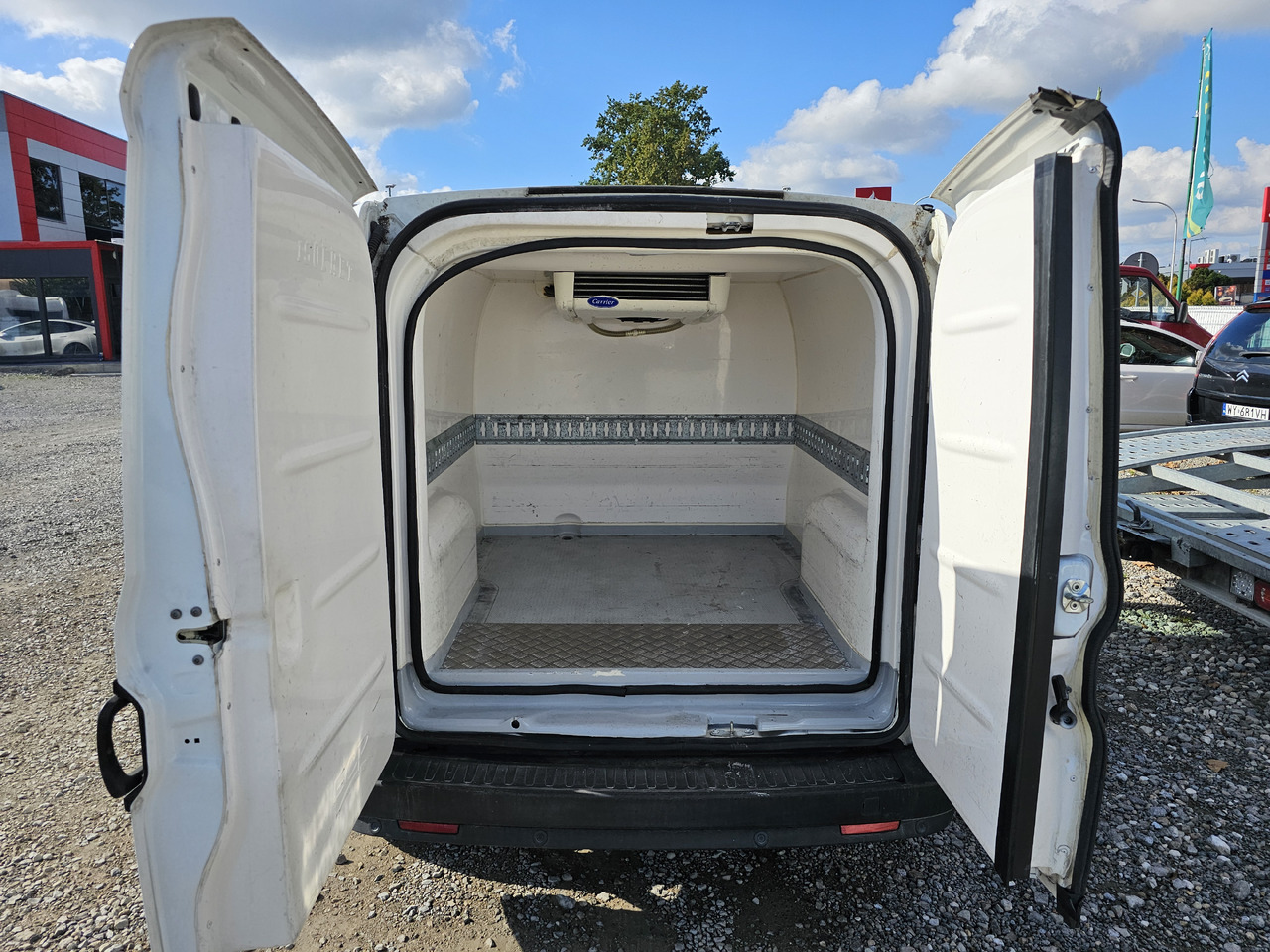 Fiat Doblo chlodnia mroznia carrier +230v - 18 C euro5 - Van berpendingin: gambar 2 Fiat Doblo chlodnia mroznia carrier +230v - 18 C euro5 - Van berpendingin: gambar 2