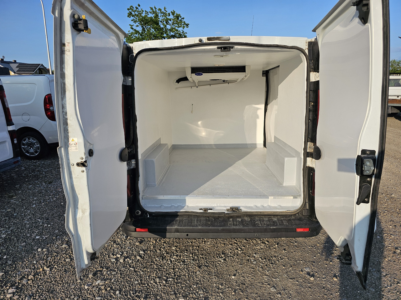 Opel VIVARO CHLODNIA CARRIER+230V CHLODZI GRZEJE KLIMA EURO6 - Van berpendingin: gambar 2 Opel VIVARO CHLODNIA CARRIER+230V CHLODZI GRZEJE KLIMA EURO6 - Van berpendingin: gambar 2
