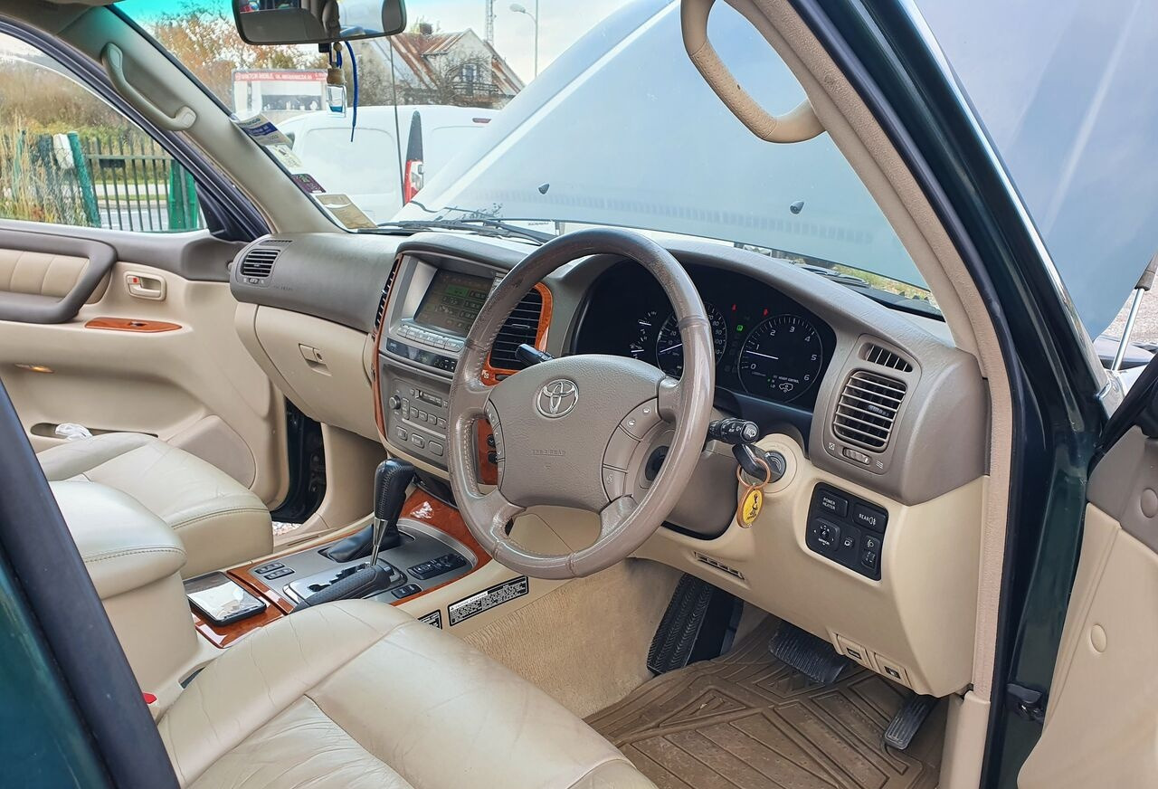 Toyota LAND CRUISER 100 4,2 TD KLIMA 7 OSOB - Mobil: gambar 2 Toyota LAND CRUISER 100 4,2 TD KLIMA 7 OSOB - Mobil: gambar 2