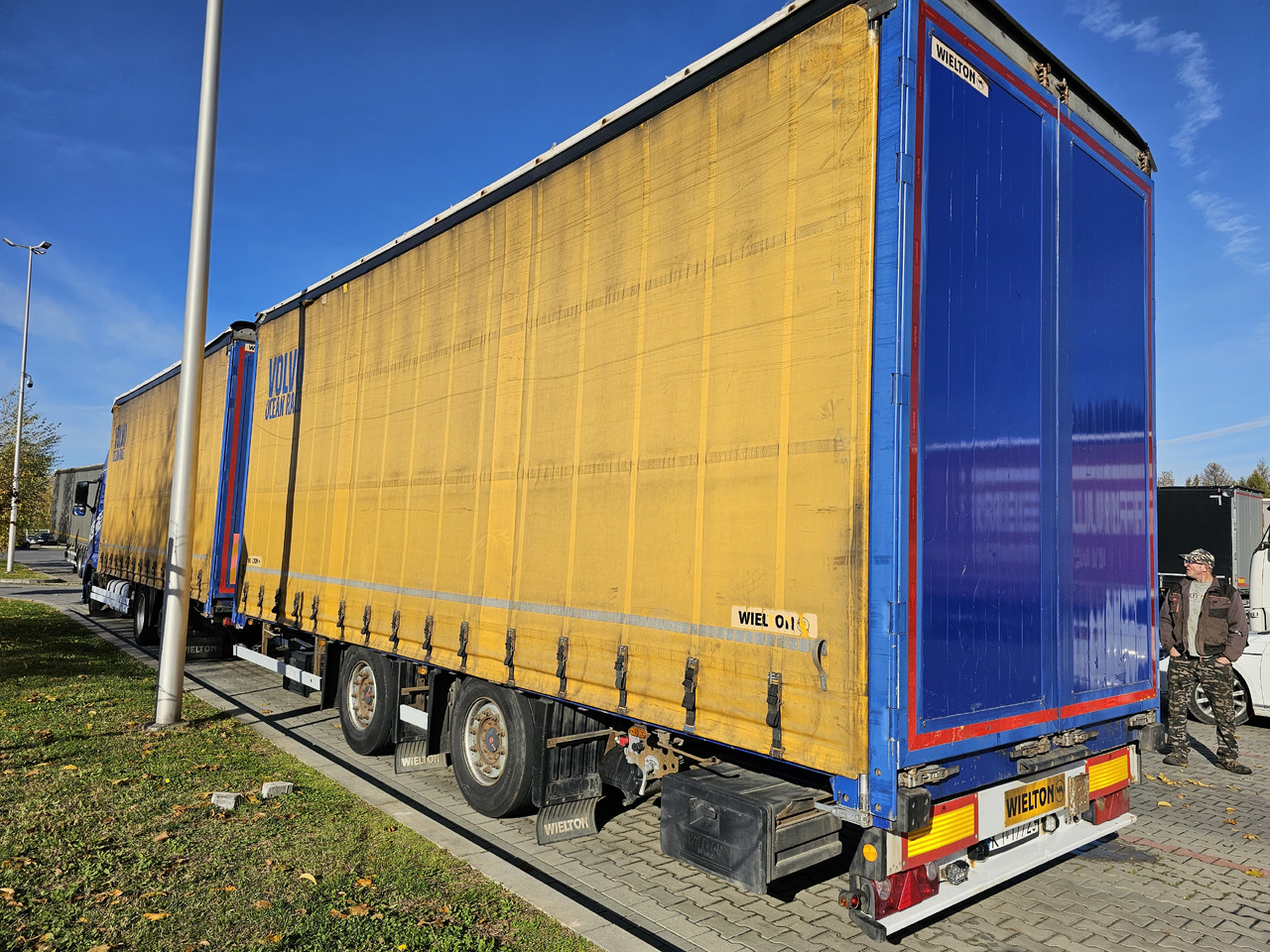 VOLVO FH460 ZESTAW TANDEM 120 M3 PRZEJAZDOWY + PRZYCZEPA FIRANKA SAF - Truk dengan terpal samping: gambar 5 VOLVO FH460 ZESTAW TANDEM 120 M3 PRZEJAZDOWY + PRZYCZEPA FIRANKA SAF - Truk dengan terpal samping: gambar 5