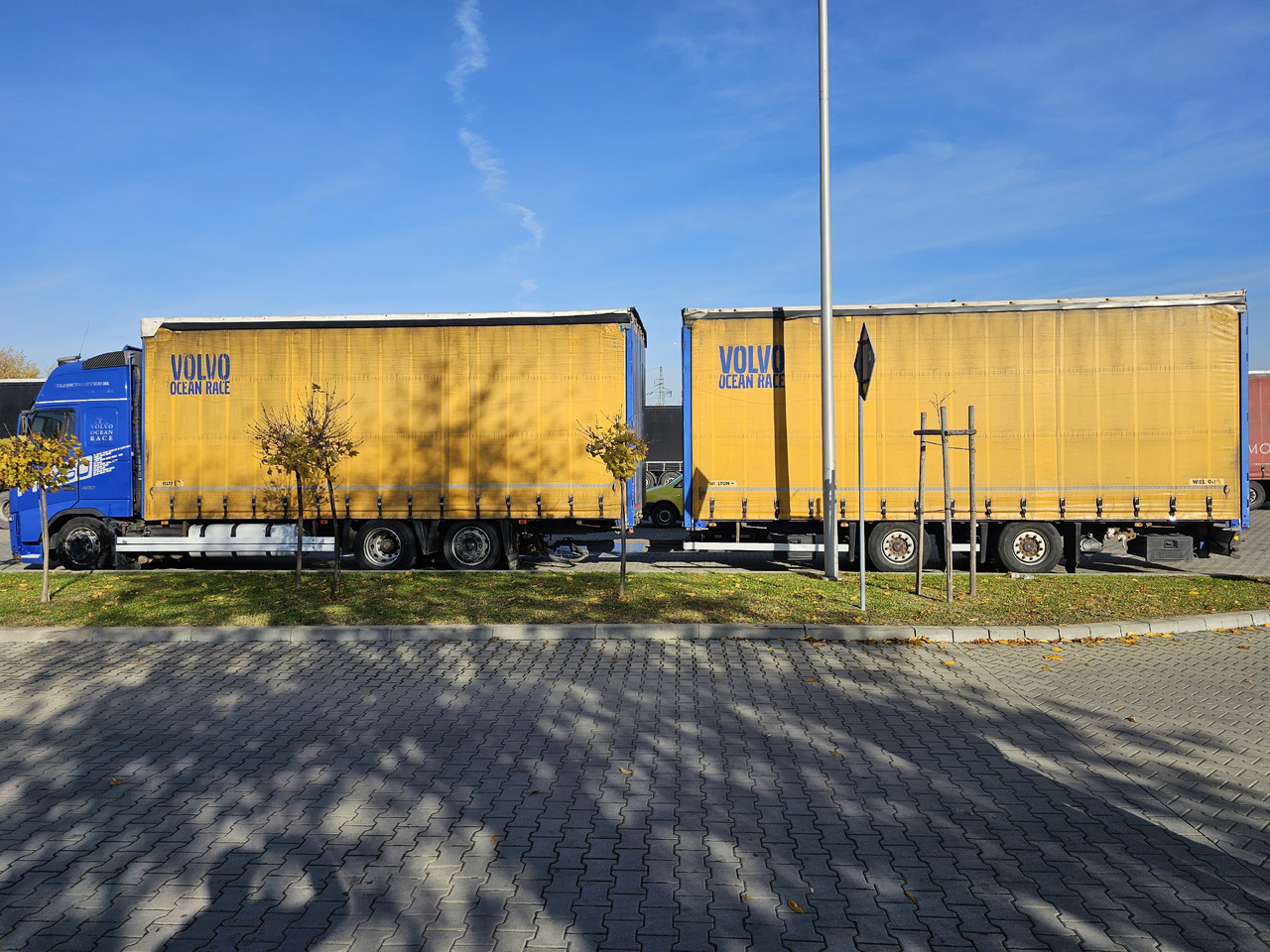 VOLVO FH460 ZESTAW TANDEM 120 M3 PRZEJAZDOWY + PRZYCZEPA FIRANKA SAF - Truk dengan terpal samping: gambar 2 VOLVO FH460 ZESTAW TANDEM 120 M3 PRZEJAZDOWY + PRZYCZEPA FIRANKA SAF - Truk dengan terpal samping: gambar 2