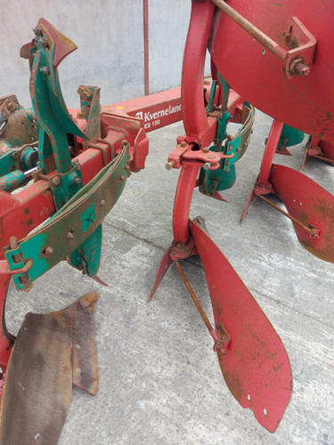Kverneland ES 100-200-28 - Bajak: gambar 3 Kverneland ES 100-200-28 - Bajak: gambar 3