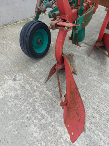 Kverneland ES 100-200-28 - Bajak: gambar 2 Kverneland ES 100-200-28 - Bajak: gambar 2