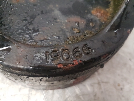 Case 4210, 4230, C90, Cx90, 895 Front Axle Support 1537607c1, 19066 - As roda depan untuk Traktor: gambar 5 Case 4210, 4230, C90, Cx90, 895 Front Axle Support 1537607c1, 19066 - As roda depan untuk Traktor: gambar 5