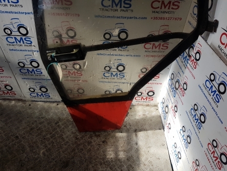 Case 5120, 5140, 5240, 5130 Cab Door Left Assembly 3093764r92, 1330931c1 - Pintu dan bagian untuk Traktor: gambar 5 Case 5120, 5140, 5240, 5130 Cab Door Left Assembly 3093764r92, 1330931c1 - Pintu dan bagian untuk Traktor: gambar 5