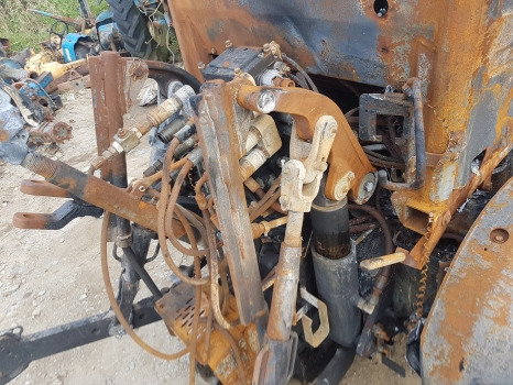 Case Maxxum 145 Hydraulic Lift Cover, Rockshaft, Arm Nut 47983350, 48199319 - Hidrolika: gambar 2 Case Maxxum 145 Hydraulic Lift Cover, Rockshaft, Arm Nut 47983350, 48199319 - Hidrolika: gambar 2