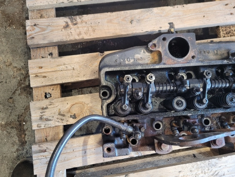 Claas Ares 656 John Deere 6810 Engine Cylinder Head R121608, 6005021490, Re57489 - Kepala silinder: gambar 2 Claas Ares 656 John Deere 6810 Engine Cylinder Head R121608, 6005021490, Re57489 - Kepala silinder: gambar 2