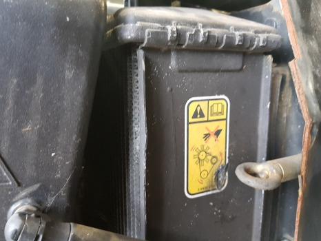 Deutz Agrotron M620, M610, Ttv Engine Water Cooling Radiator 0.015.4317.4/20 - Radiator: gambar 1 Deutz Agrotron M620, M610, Ttv Engine Water Cooling Radiator 0.015.4317.4/20 - Radiator: gambar 1