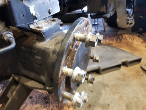 Deutz Agrotron M620 Rear Axle Hub Complete Lhs 0.900.0955.0, 0.900.1363.9 - As roda belakang: gambar 1 Deutz Agrotron M620 Rear Axle Hub Complete Lhs 0.900.0955.0, 0.900.1363.9 - As roda belakang: gambar 1