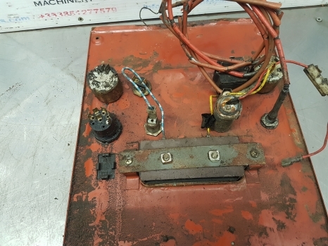 Kabin dan interior untuk Traktor Fiat 980, Fiat 980dt, 680, 680dt, 880dt Instrument Panel 000000: gambar 6
