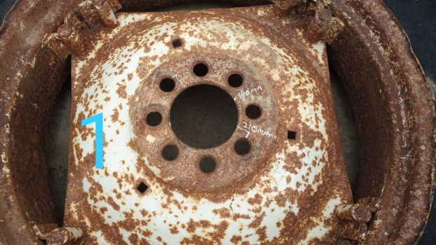 Ford 12.4 R32 Wheel - Roda untuk Traktor: gambar 1 Ford 12.4 R32 Wheel - Roda untuk Traktor: gambar 1