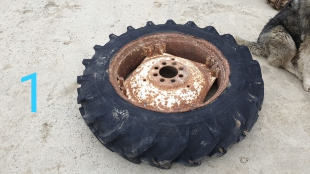 Ford 12.4 R32 Wheel - Roda untuk Traktor: gambar 2 Ford 12.4 R32 Wheel - Roda untuk Traktor: gambar 2