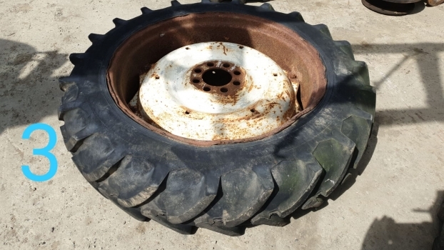 Ford 13.6 R36 Wheel 8 Stud - Roda untuk Traktor: gambar 1 Ford 13.6 R36 Wheel 8 Stud - Roda untuk Traktor: gambar 1