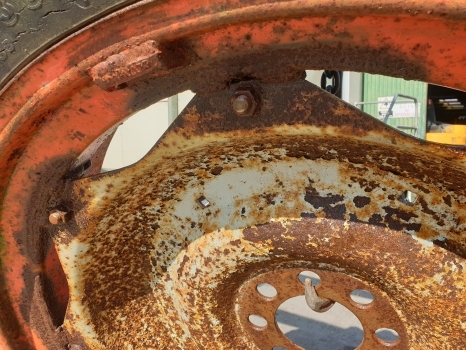 Ford 13.6 R38 Wheel - Roda untuk Traktor: gambar 1 Ford 13.6 R38 Wheel - Roda untuk Traktor: gambar 1