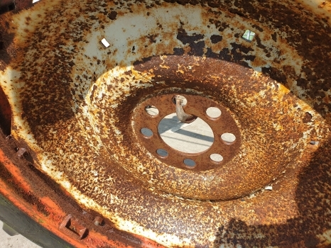 Ford 13.6 R38 Wheel - Roda untuk Traktor: gambar 2 Ford 13.6 R38 Wheel - Roda untuk Traktor: gambar 2