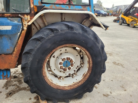 Ford 2600, 3600, 4600, 4000 Rear Wheel Rim And Tyre 16.9 R30 - Roda: gambar 1 Ford 2600, 3600, 4600, 4000 Rear Wheel Rim And Tyre 16.9 R30 - Roda: gambar 1