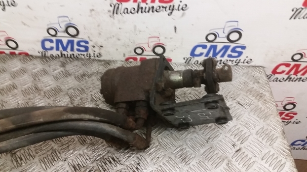 Ford 30, 10 S 4630 Danfoss Steering Motor Valve 83986295, E9223a244ba, 150n1260 - Pengemudian untuk Traktor: gambar 2 Ford 30, 10 S 4630 Danfoss Steering Motor Valve 83986295, E9223a244ba, 150n1260 - Pengemudian untuk Traktor: gambar 2