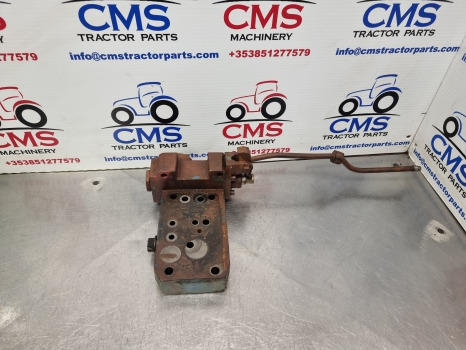 Ford 4000, 5000, 6600, 7600, 7000 Trailer Brake Valve 81829166 - Bagian Rem: gambar 1 Ford 4000, 5000, 6600, 7600, 7000 Trailer Brake Valve 81829166 - Bagian Rem: gambar 1