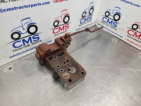 Ford 4000, 5000, 6600, 7600, 7000 Trailer Brake Valve 81829166 - Bagian Rem: gambar 2 Ford 4000, 5000, 6600, 7600, 7000 Trailer Brake Valve 81829166 - Bagian Rem: gambar 2