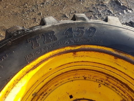 Ford 4550 Rear Wheel Rim And Tyre 18.4-26, 1 Inch Grip, 6 Inches Centre Hole - Roda untuk Traktor: gambar 4 Ford 4550 Rear Wheel Rim And Tyre 18.4-26, 1 Inch Grip, 6 Inches Centre Hole - Roda untuk Traktor: gambar 4