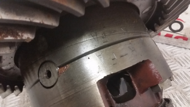 Ford 5000 Rear Bevel Gear (37:6) 81824192 And Differential C7nn4206a, 81816247 - Gigi diferensial untuk Traktor: gambar 3 Ford 5000 Rear Bevel Gear (37:6) 81824192 And Differential C7nn4206a, 81816247 - Gigi diferensial untuk Traktor: gambar 3
