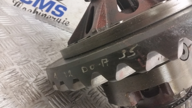 Ford 5000 Rear Bevel Gear (37:6) 81824192 And Differential C7nn4206a, 81816247 - Gigi diferensial untuk Traktor: gambar 2 Ford 5000 Rear Bevel Gear (37:6) 81824192 And Differential C7nn4206a, 81816247 - Gigi diferensial untuk Traktor: gambar 2