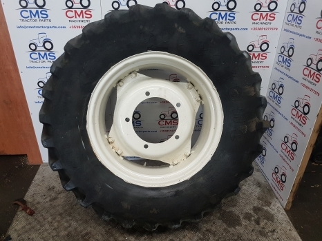 Ford 5640 , 6640 , 7740, 7840 , 8240 , 8340 28 Inch 5 Stud Wheel E5nn1050ka12g - Roda untuk Traktor: gambar 1 Ford 5640 , 6640 , 7740, 7840 , 8240 , 8340 28 Inch 5 Stud Wheel E5nn1050ka12g - Roda untuk Traktor: gambar 1