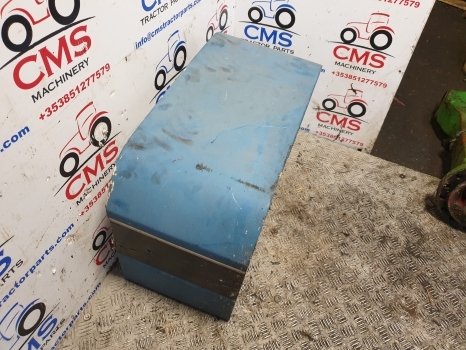 Ford 7810, 7910, 8210 Bonnet Cover Panel In Front Of The Cab D5nn9n128a - Kerudung untuk Traktor: gambar 2 Ford 7810, 7910, 8210 Bonnet Cover Panel In Front Of The Cab D5nn9n128a - Kerudung untuk Traktor: gambar 2