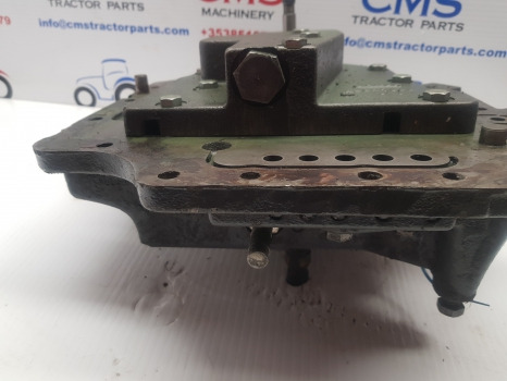 Ford 7840, 8240, 8340 Transmission Control Cover Plate F0nn7z479ag, F3nn7z479 - Penularan: gambar 3 Ford 7840, 8240, 8340 Transmission Control Cover Plate F0nn7z479ag, F3nn7z479 - Penularan: gambar 3