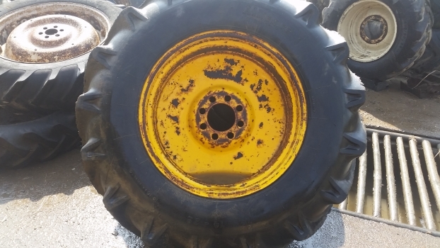Ford Construction Wheel And Tyre 16.9/14-28. Please Check Decription. - Roda untuk Traktor: gambar 1 Ford Construction Wheel And Tyre 16.9/14-28. Please Check Decription. - Roda untuk Traktor: gambar 1
