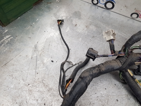 Ford New Holland Fiat 60, M Series Dual Command Cab Wiring Loom Assy 82015343 - Kabel/ Kawat harness untuk Traktor: gambar 5 Ford New Holland Fiat 60, M Series Dual Command Cab Wiring Loom Assy 82015343 - Kabel/ Kawat harness untuk Traktor: gambar 5