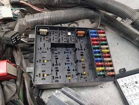 Ford New Holland Fiat 60, M Series Dual Command Cab Wiring Loom Assy 82015343 - Kabel/ Kawat harness untuk Traktor: gambar 3 Ford New Holland Fiat 60, M Series Dual Command Cab Wiring Loom Assy 82015343 - Kabel/ Kawat harness untuk Traktor: gambar 3