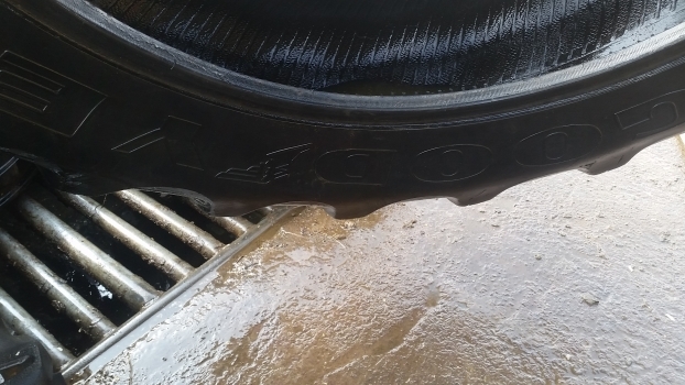 Ford Rear Tyre 16.9-38. Please Check By The Photos. - Ban untuk Traktor: gambar 4 Ford Rear Tyre 16.9-38. Please Check By The Photos. - Ban untuk Traktor: gambar 4