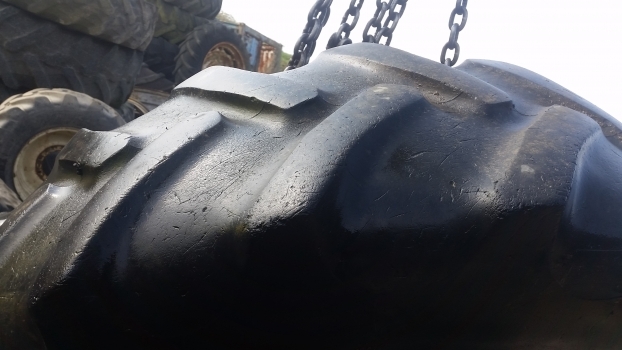 Ford Rear Tyre 16.9-38. Please Check By The Photos. - Ban untuk Traktor: gambar 2 Ford Rear Tyre 16.9-38. Please Check By The Photos. - Ban untuk Traktor: gambar 2