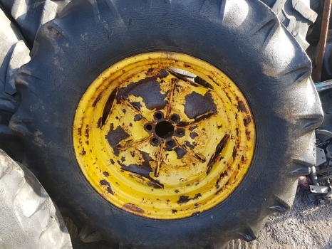 Ford Rear Wheel And Tyre 16.9/14-30 - Roda untuk Traktor: gambar 5 Ford Rear Wheel And Tyre 16.9/14-30 - Roda untuk Traktor: gambar 5